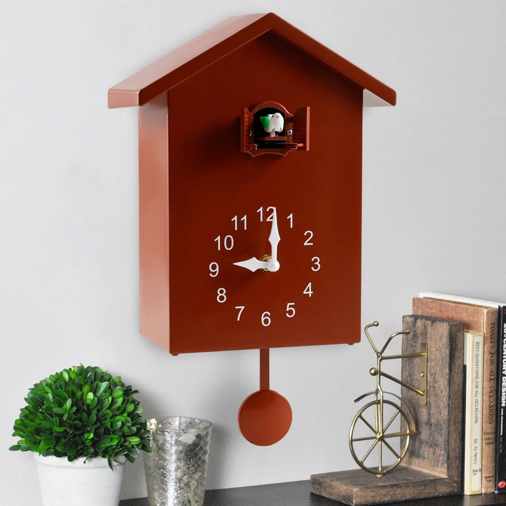 Orologio a cucù moderno in legno