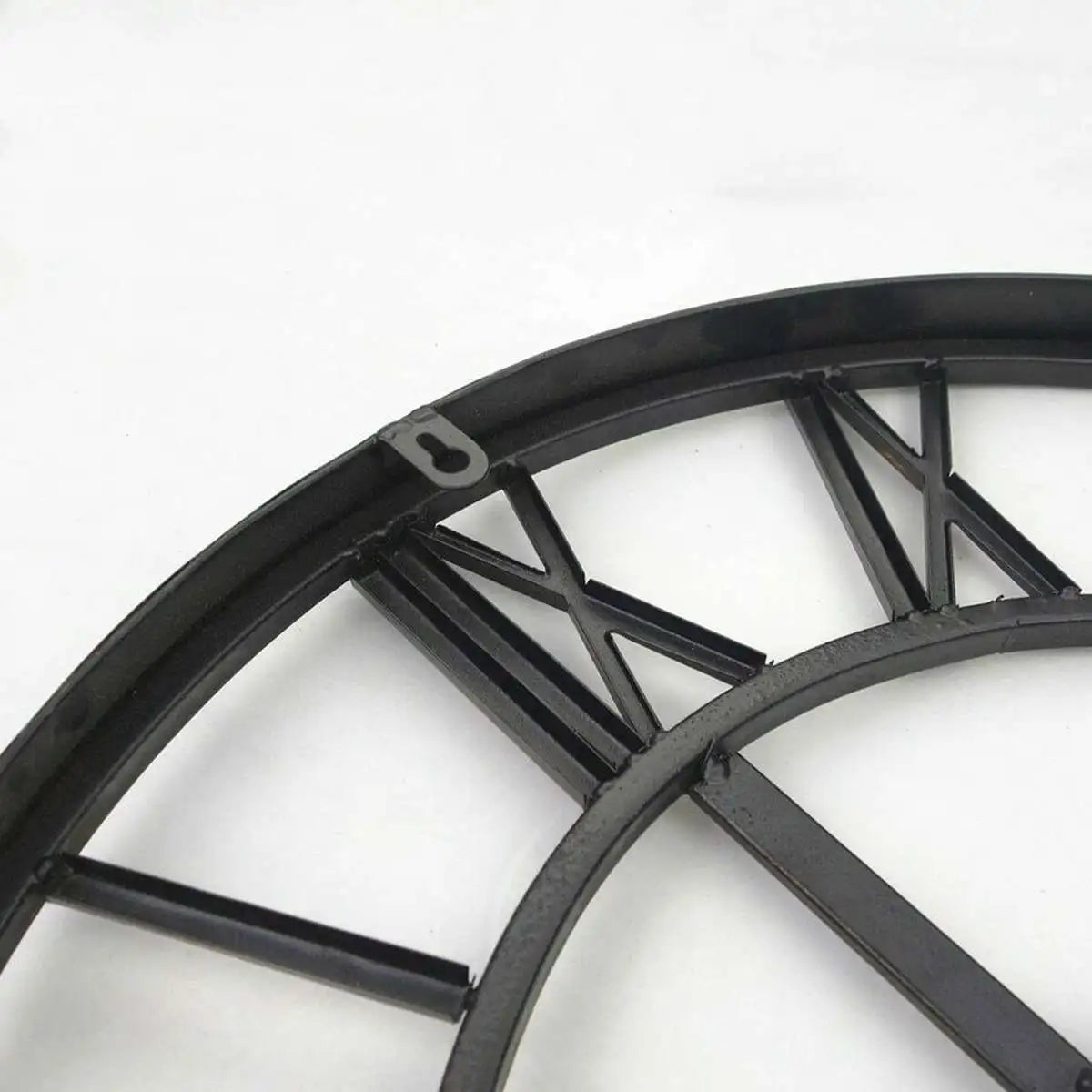 Orologio da parete grande con numeri romani