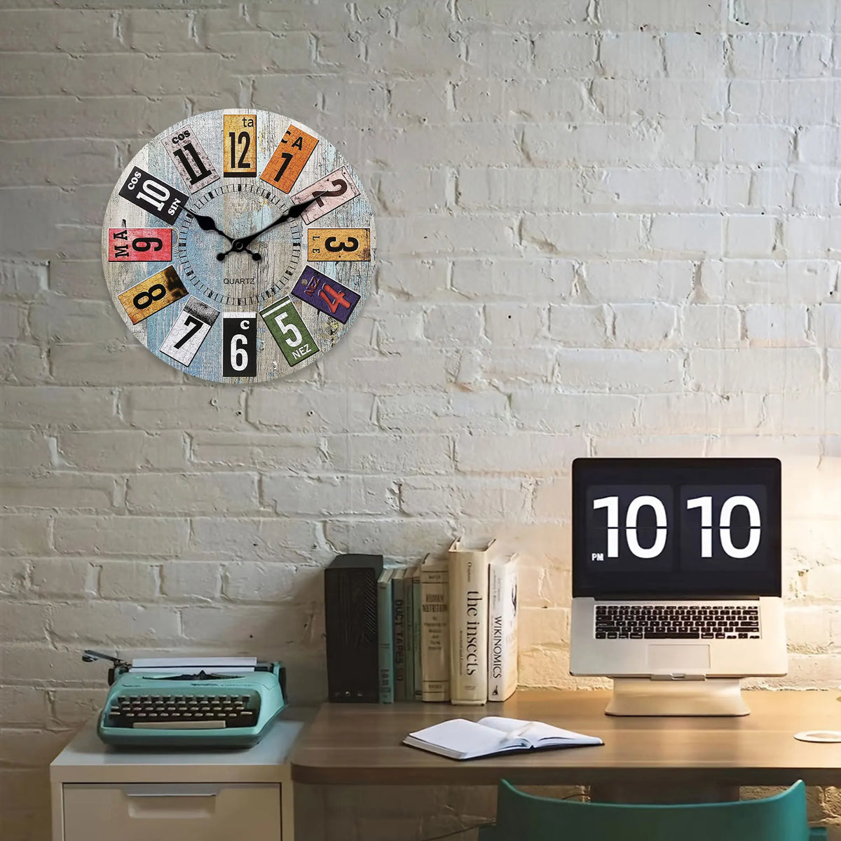 Orologio da parete in legno colorato