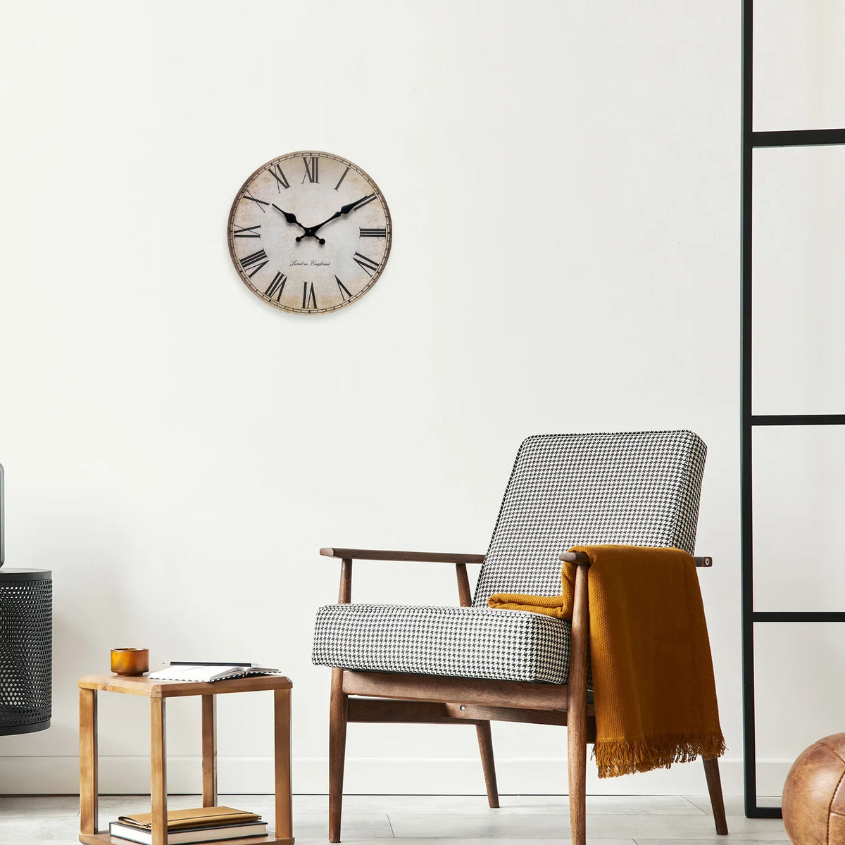 Orologio da parete in legno con numeri romani