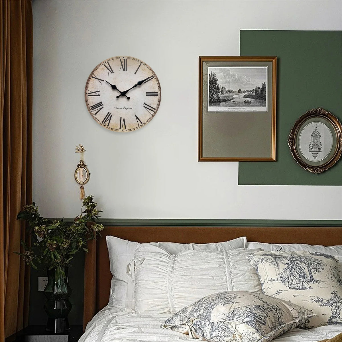 Orologio da parete in legno con numeri romani