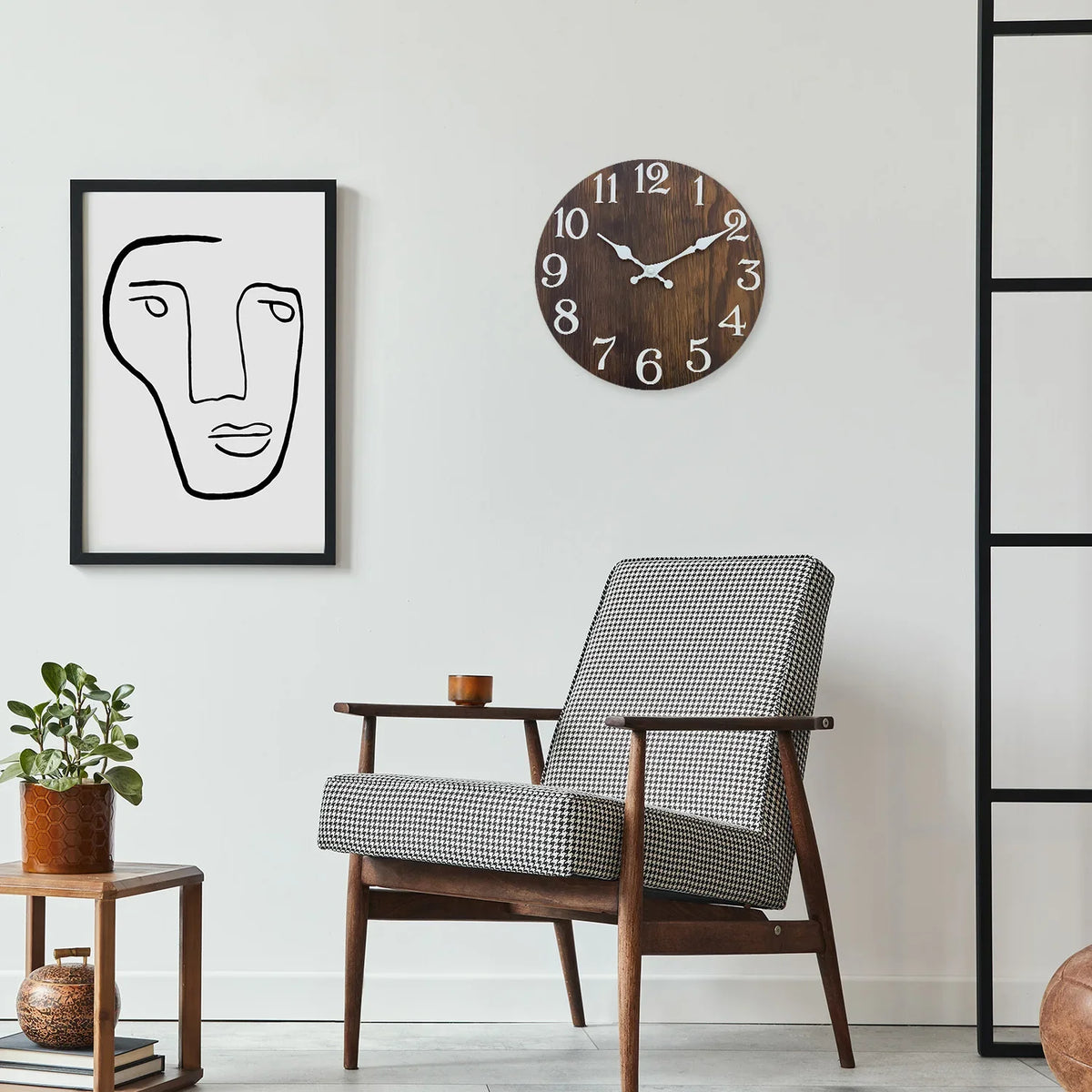 Orologio da parete in legno scuro