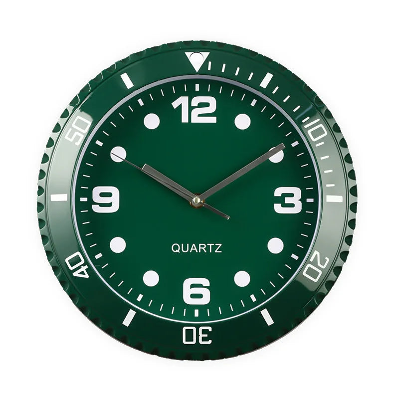 Orologio da parete moderno in metallo