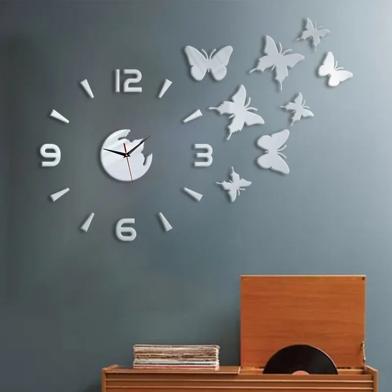Orologio da parete particolare con farfalle