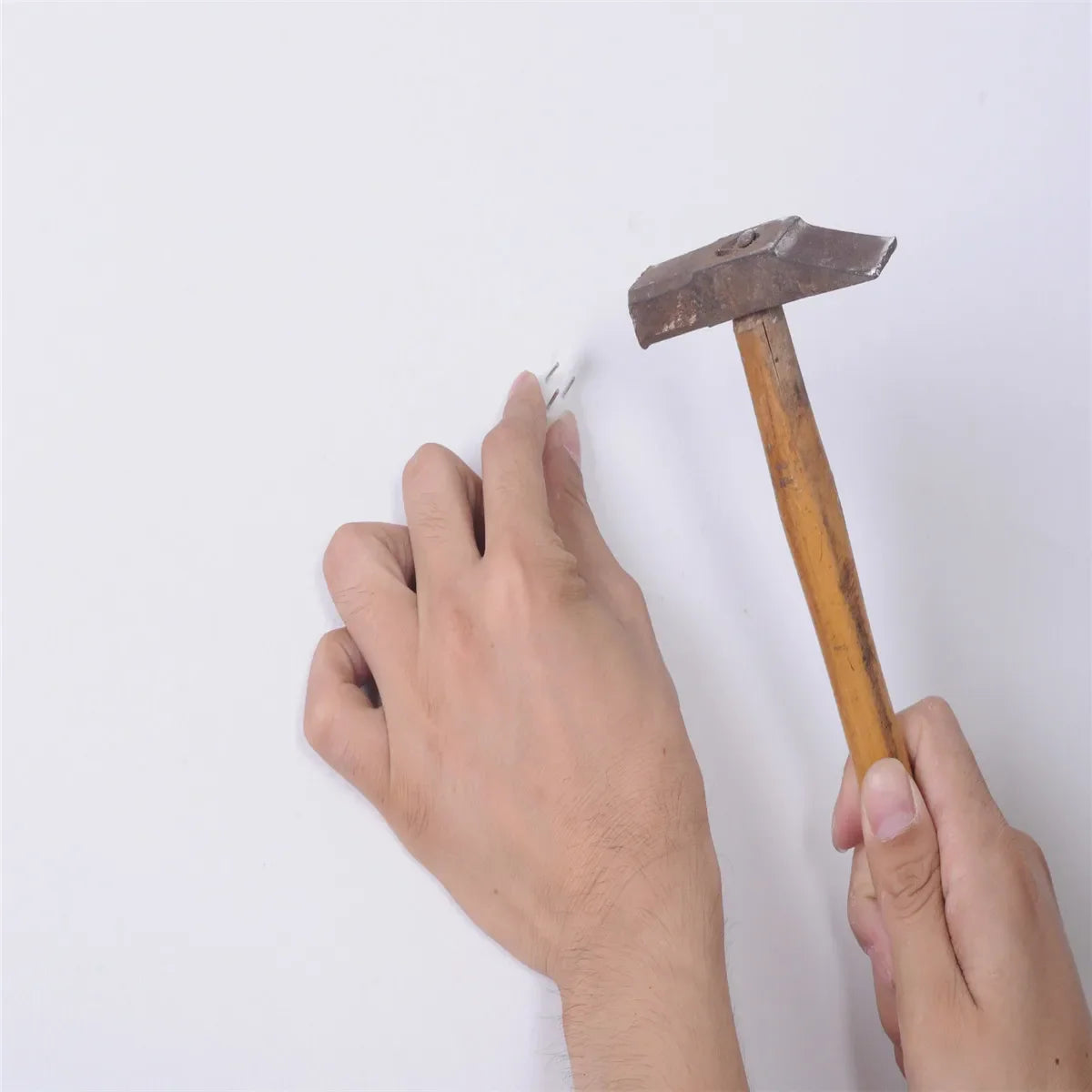 Orologio moderno con numeri romani